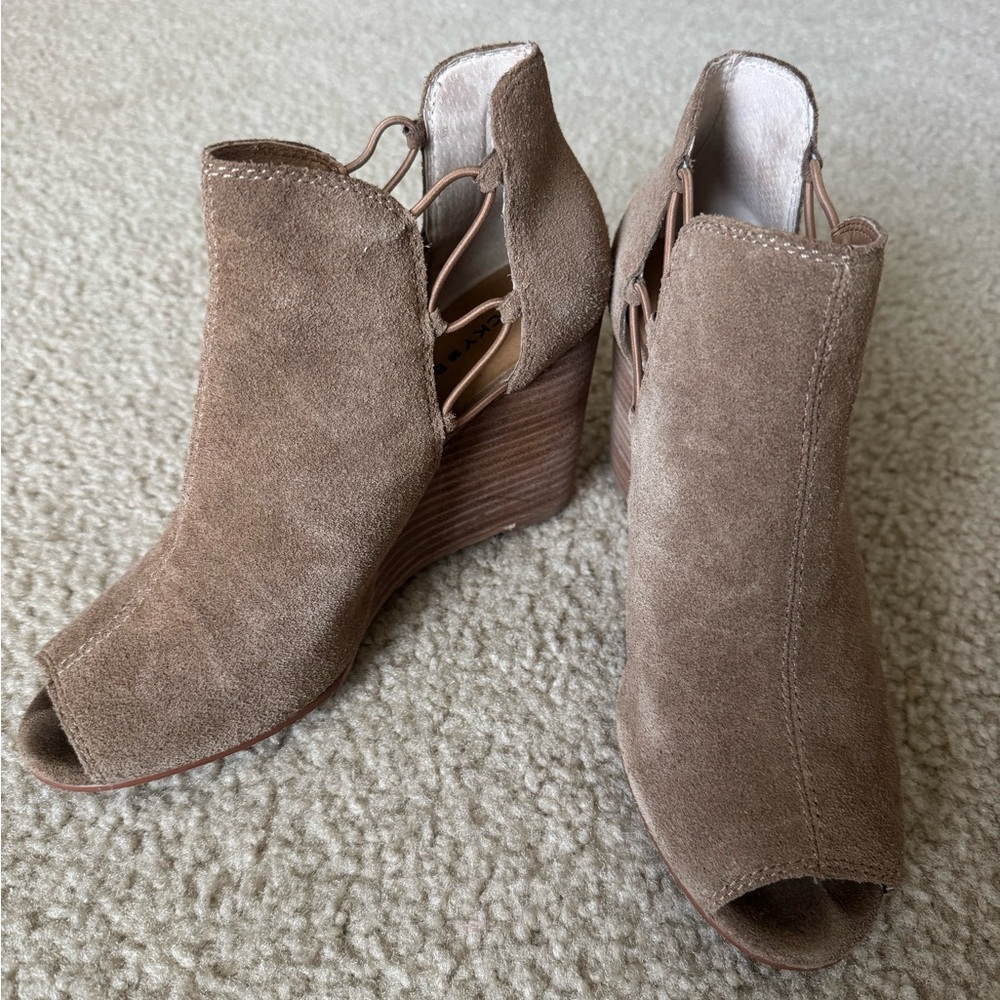 Stylish Tan Wedge Booties